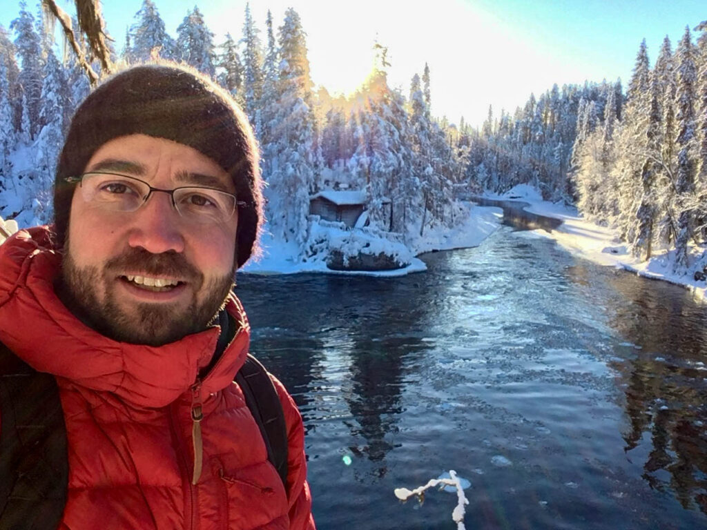 Thomas beim Schneeschuhwandern im Oulanka Nationalpark