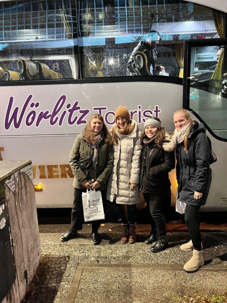 Team vianova vorm Wörlitz Bus