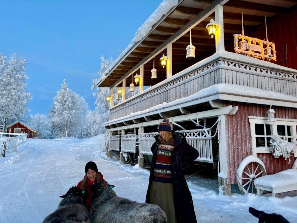 Andere Farmbewohner in Finnisch Lappland auf dem Reiterhof